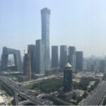 位于北京国贸的北京最高楼、又名"中国尊"的中信大厦(中国中信集团总部大楼)，即将择日举行启用典礼，图左为央视的"大裤衩"。(百度)