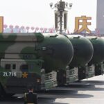 2019年10月1日，可携带核弹头核武器的中共东风-41（DF-41）洲际弹道导弹出现在北京天安门广场的阅兵式上。 (GREG BAKER/AFP via Getty Images)