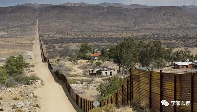 美国和墨西哥的边境墙，阻挡偷渡客