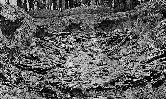 揭秘卡廷惨案真相:俄罗斯斯大林批准屠杀两万多波兰人