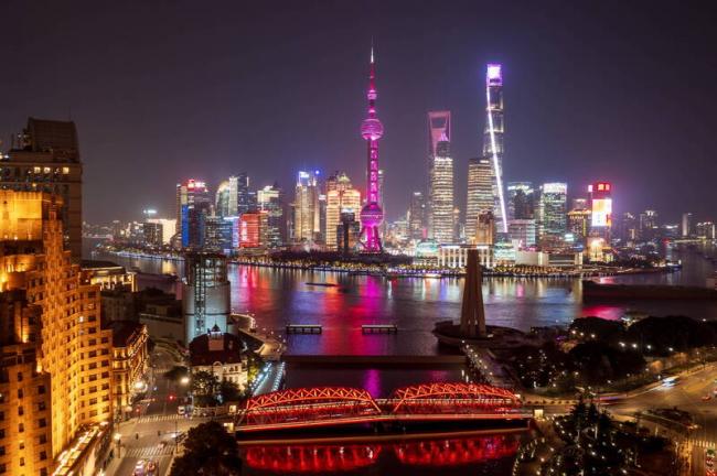 中国上海夜景， 这就是开放国家，比开放中国家还厉害