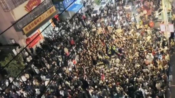 震撼!广东万人抗议 成功推翻中共禁令