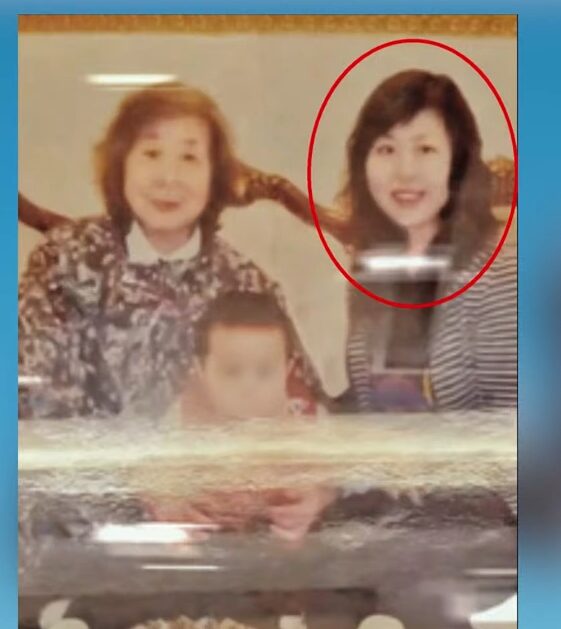 习近平母亲齐心和女儿习明泽