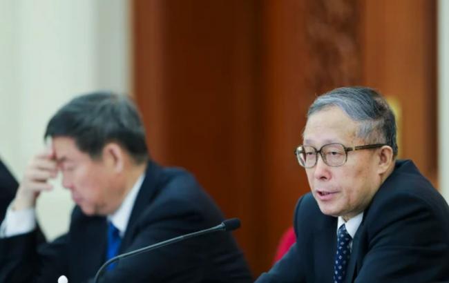 李鸿忠是江泽民情妇的马仔，因夺笔事件后投靠习近平，现被中纪委带走， 何立峰