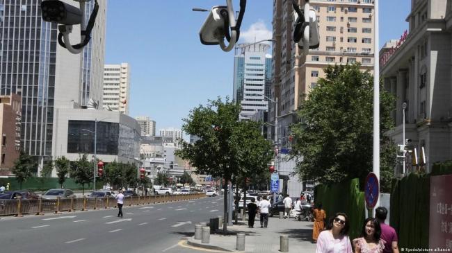 抓捕维吾尔人，&ldquo;运行的是一套密不透风的信息管控系统&rdquo;