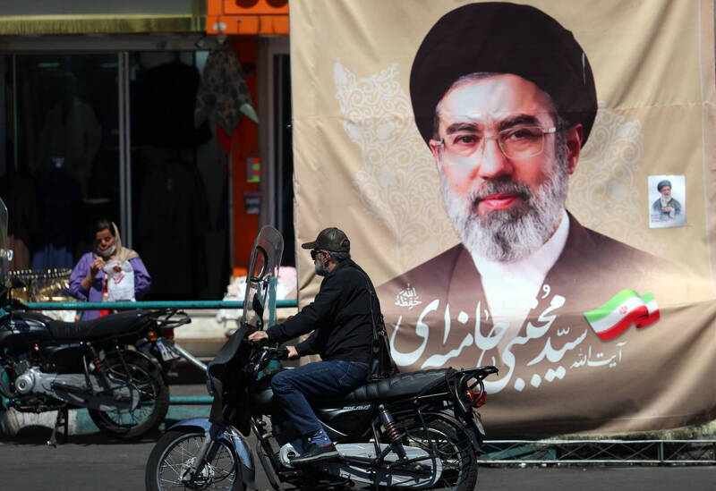 消失的伊朗最高领袖穆吉塔巴．哈米尼二哈关键时刻帮了大忙