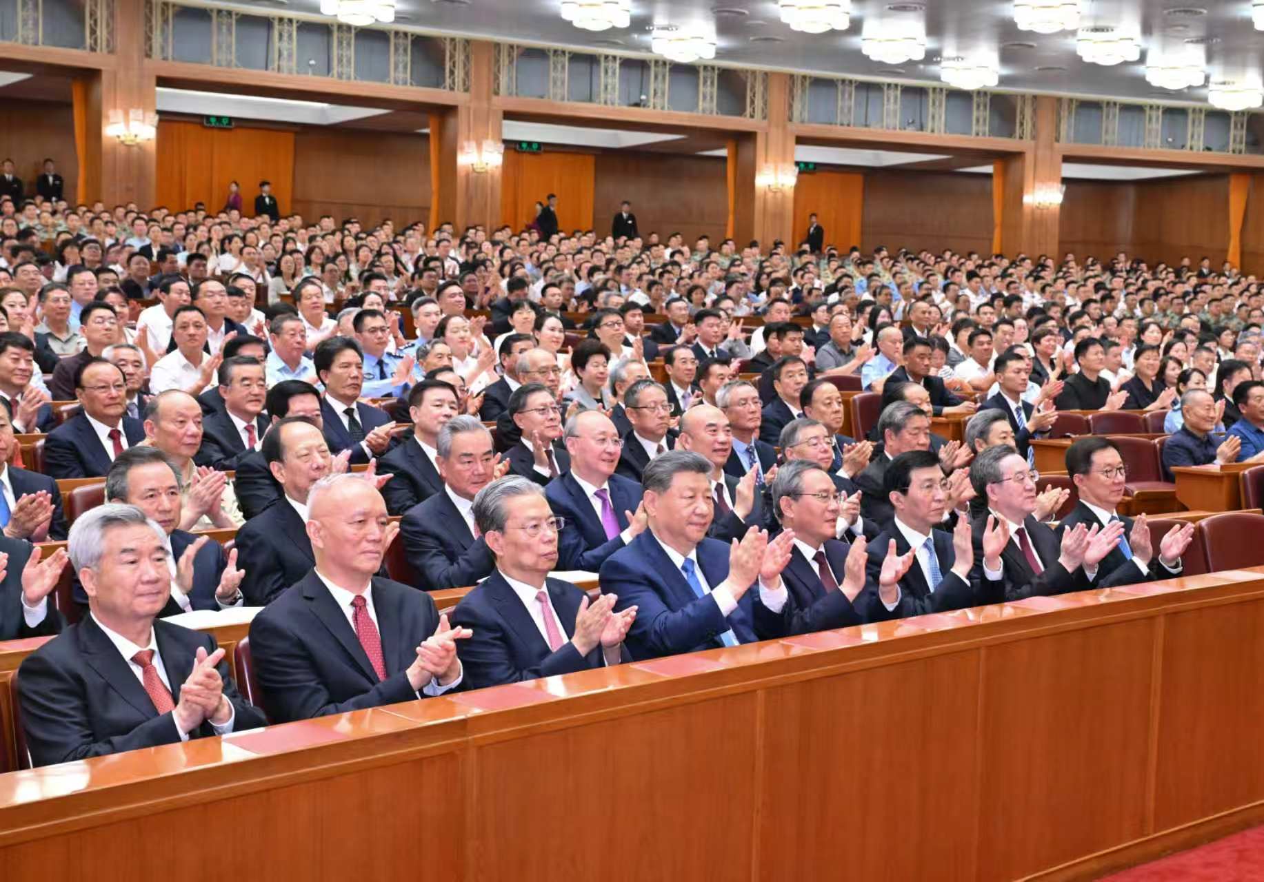 百年音乐会的“便秘脸”:党媒照片泄露天机 - 蔡奇被拿下,赵乐际李希习近平李强