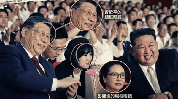 习近平看演出戴眼镜