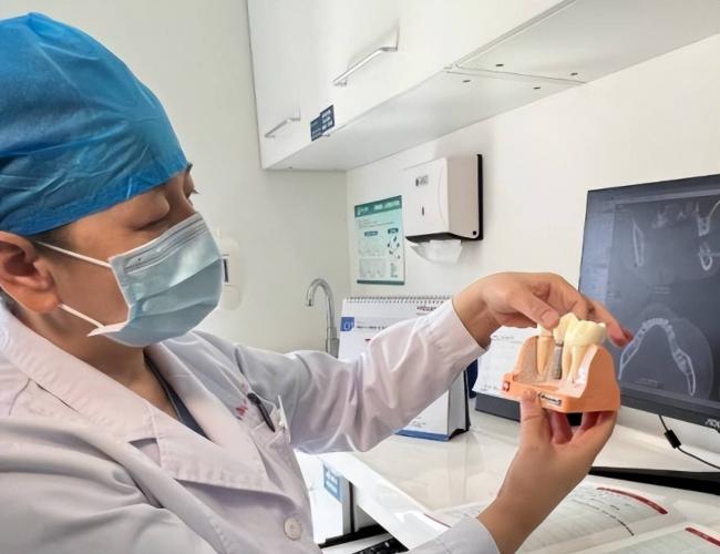 医生、牙科变天了？曾经种牙上万，如今六百