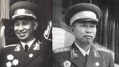 1955年,共军总参谋长粟裕大将(左)、空军司令刘亚楼上将。