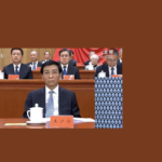 王沪宁公开佩戴维尼熊领带，暗示习近平已经下台！