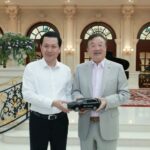 华为CEO任正非露面辟谣